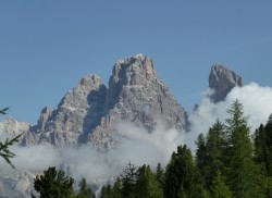 Dolomity w chmurach